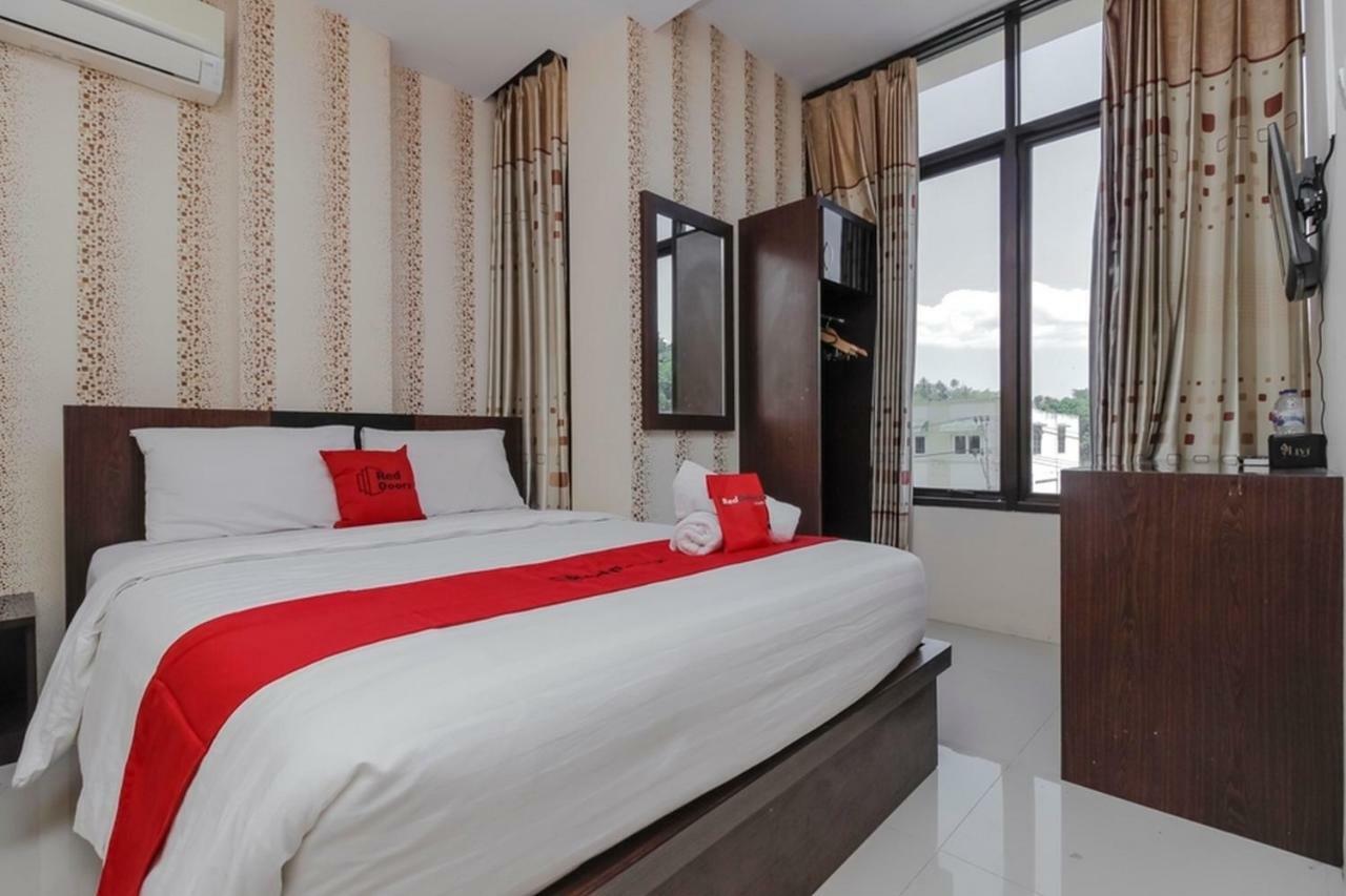 Hotel Reddoorz @ Paal 2 2*