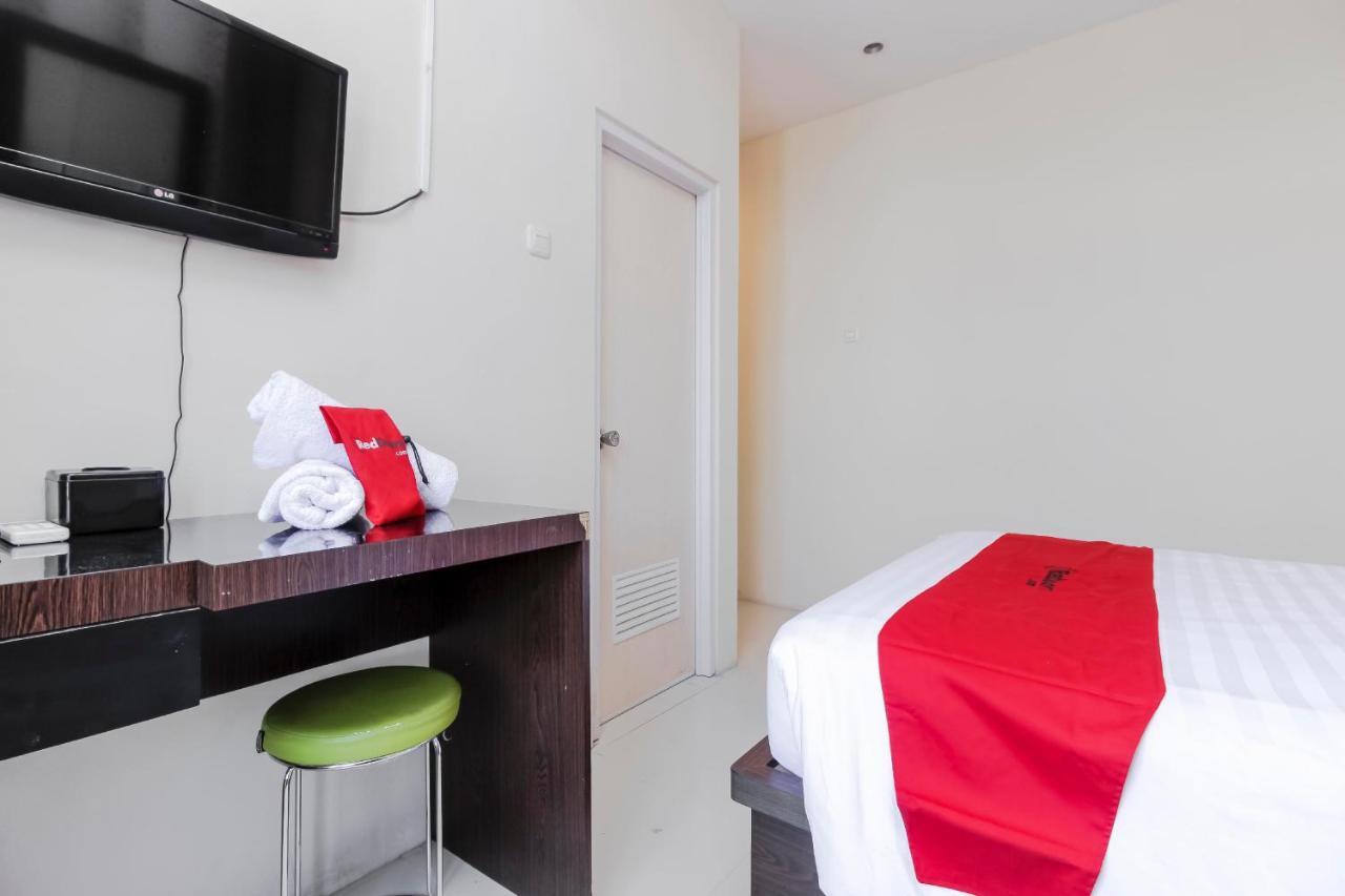 Hotel Reddoorz @ Paal 2 2*